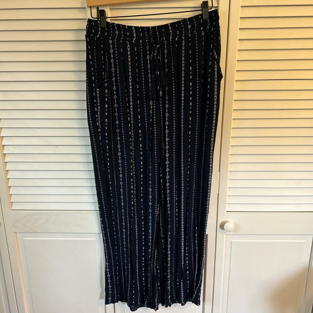Flowy navy blue/white pants